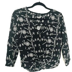 Black & White Eyelet V-neck Jewel Sleeves Cotton Twist Front Top